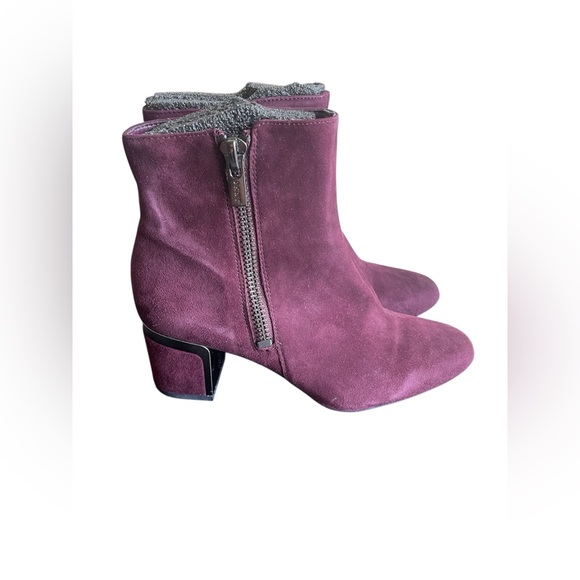 New DKNY Women Corrie Ankle Booties, Oxblood Suede Size 8 - Picture 3 of 9